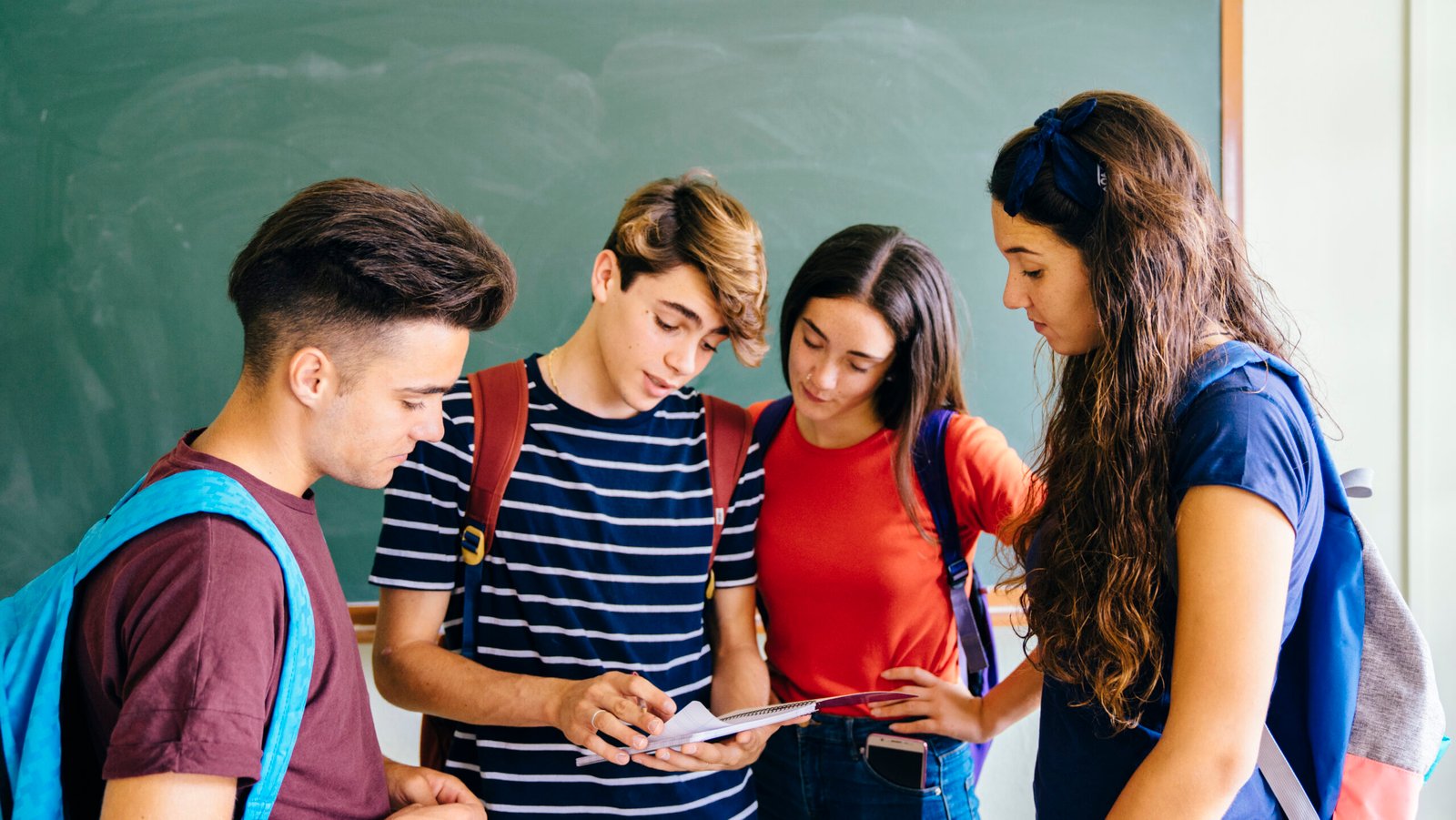 four-schoolkids-classroom